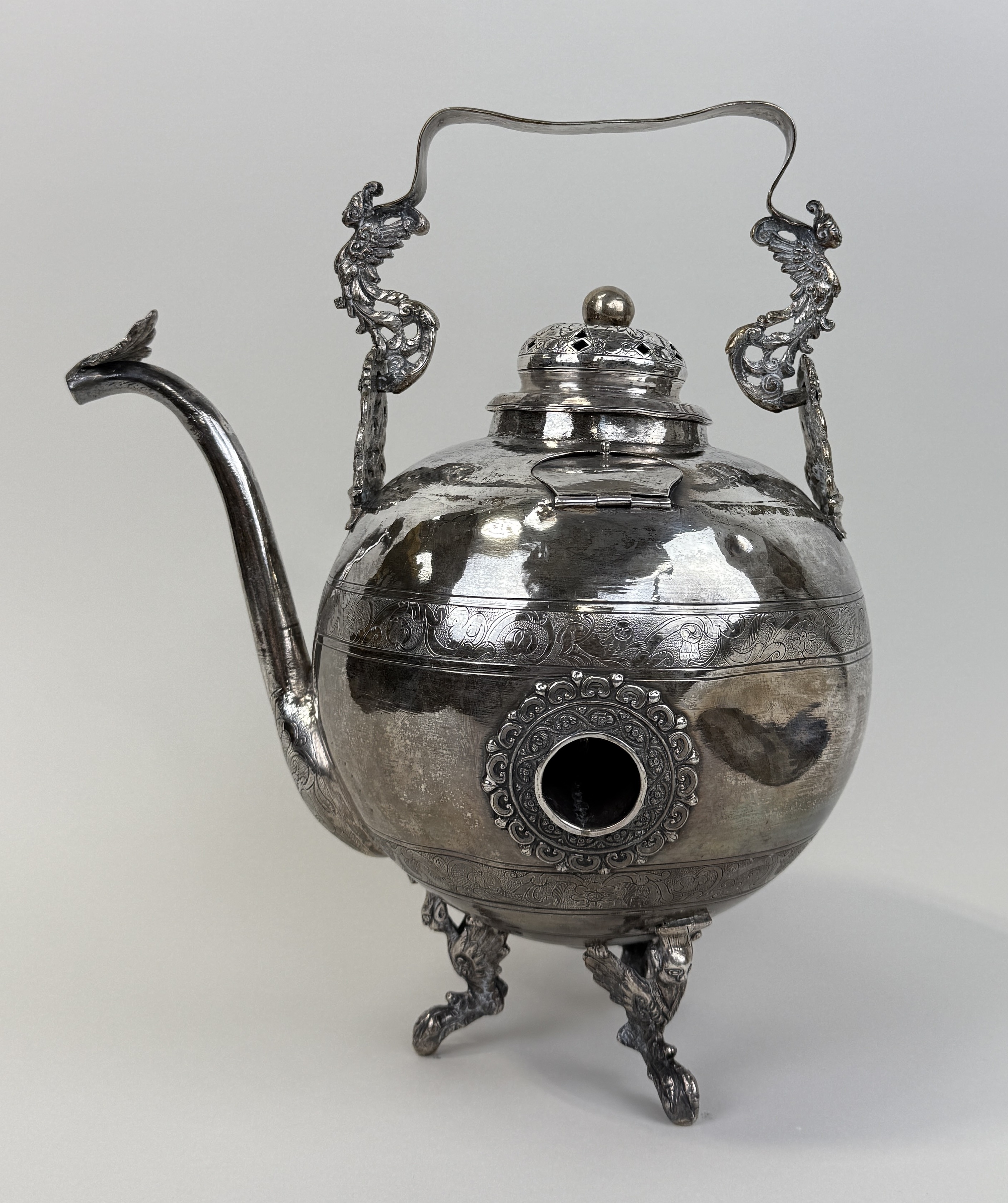Peruvian Silver Tea Pot Soars Above Estimate to fetch over £10,000
