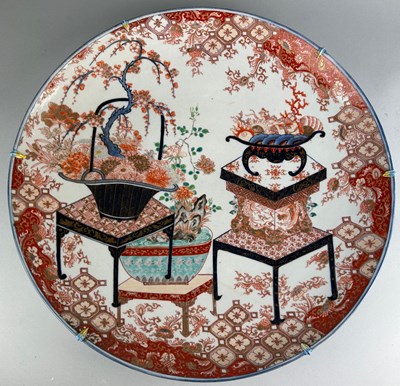 Lot 149 - AN EXCEPTIONALLY LARGE AND FINE JAPANESE IMARI...