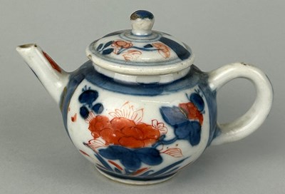 Lot 178 - AN 18TH CENTURY IMARI PORCELAIN TEA POT AND...