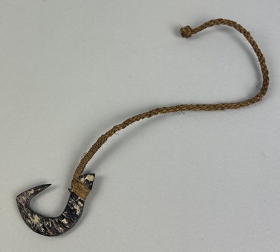 Lot 458 - A 19TH CENTURY TRIBAL FISH HOOK, PROBABLY SOUTH SEA ISLANDS