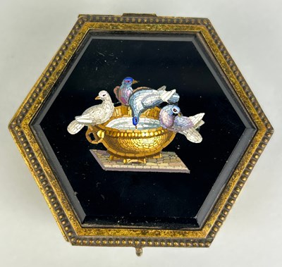 Lot 253 - A 19TH CENTURY ITALIAN MICRO-MOSAIC AND GILT...