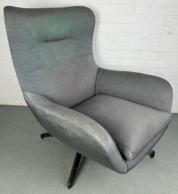 Lot 321 - A SWIVEL CHAIR BY MINOTTI RAISED ON FOUR...