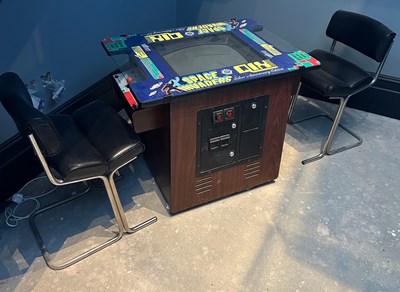 Lot 332 - A SPACE INVADERS TAITO MACHINE WITH 2...