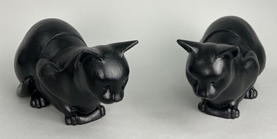 Lot 481 - A PAIR OF CAT BOOKENDS (2)