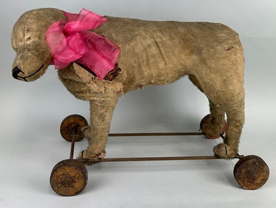 Lot 37 - AN ANTIQUE TOY DOG ON CASTORS, 

55cm x 38cm