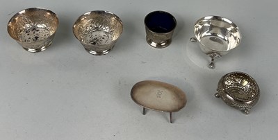 Lot 266 - FIVE SMALL SILVER ITEMS (5)