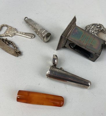 Lot 275 - A GROUP OF SIX SILVER ITEMS TO INCLUDE BOTTLE OPENER (6)