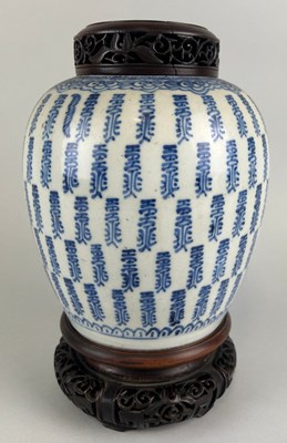 Lot 134 - A CHINESE 18TH CENTURY BLUE AND WHITE JAR WITH...