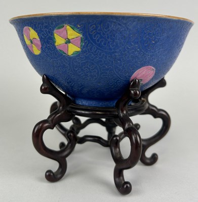 Lot 136 - A 19TH CENTURY BLUE GLAZED SGRAFFITO BOWL WITH...