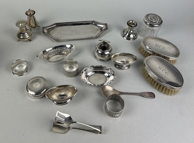 Lot 251 - A COLLECTION OF SILVER ITEMS TO INCLUDE TRAY, SHAKERS, DISHES, INK WELL, BRUSHES (QTY)