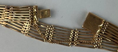 Lot 315 - A 15CT GOLD BRACELET,

Weight: 21gms