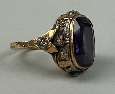 Lot 316 - AN ANTIQUE GOLD AND SILVER RING SET WITH A...