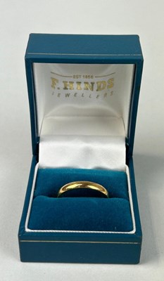 Lot 322 - A 22CT GOLD WEDDING BAND RING,

4.7gms