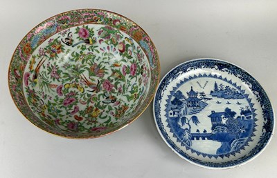 Lot 538 - A CHINESE EXPORT PUNCH BOWL ALONG WITH A BLUE...