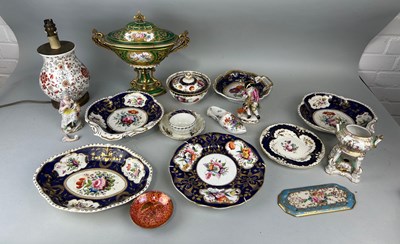 Lot 589 - EUROPEAN CERAMICS TO INCLUDE A ROYAL CROWN...