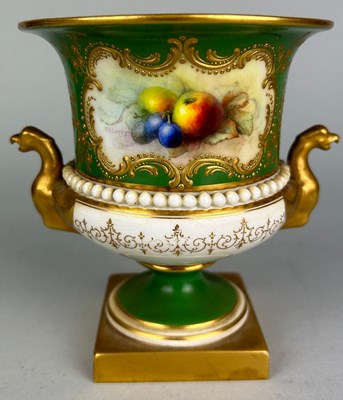 Lot 602A - A ROYAL WORCESTER URN VASE, WITH CENTRAL...