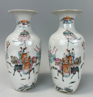 Lot 626 - A PAIR OF 19TH CENTURY CHINESE VASES DECORATED...