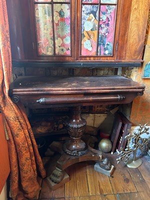 Lot 31 - A 19TH CENTURY ROSEWOOD PEDESTAL TEA TABLE...