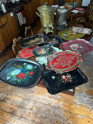 Lot 55 - A COLLECTION OF TOLEWARE AND OTHER TRAYS ALONG...