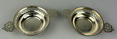 Lot 123 - A PAIR OF SILVER DISHES, 

Total weight: 61gms