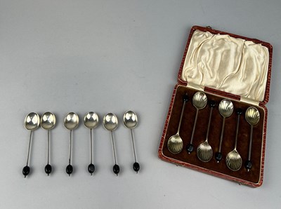 Lot 127 - A SET OF SIX SILVER 'COFFEE BEAN' TEA SPOONS...