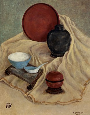 Lot 435 - AN OIL PAINTING ON CANVAS DEPICTING A STILL LIFE WITH CHINESE PORCELAIN