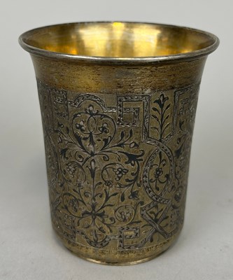 Lot 135 - A RUSSIAN NIELO SILVER BEAKER WITH SILVER GILT...