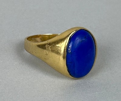 Lot 204 - A MIDDLE EASTERN HIGH CARAT GOLD RING SET WITH...