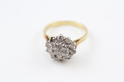 Lot 234 - AN 18CT GOLD VINTAGE DIAMOND SET CLUSTER RING,...