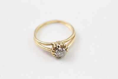 Lot 241 - AN 18CT GOLD ROUND BRILLIANT DIAMOND SOLITAIRE...