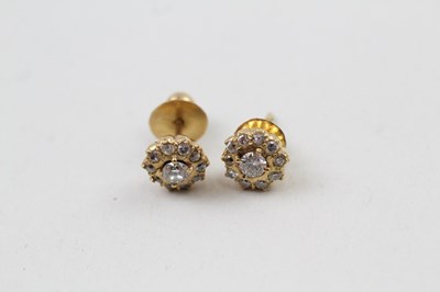 Lot 279 - AN 18CT GOLD, DIAMOND SET CLUSTER STUD...