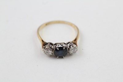 Lot 286 - AN 18CT GOLD VINTAGE DIAMOND AND SAPPHIRE SET...