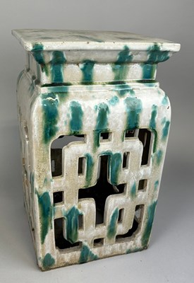 Lot 294 - A LARGE CHINESE GREEN AND WHITE GLAZED CERAMIC...