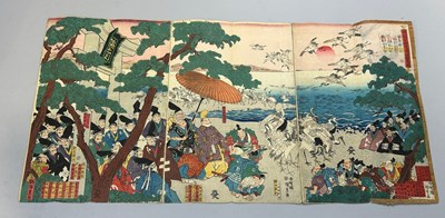 Lot 320 - JAPANESE WOODBLOCK PRINTS TRYPTICH DEPICTING A...