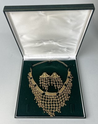 Lot 34 - A HIGH CARAT GOLD INDIAN NECKLACE AND EARRINGS SET (3)