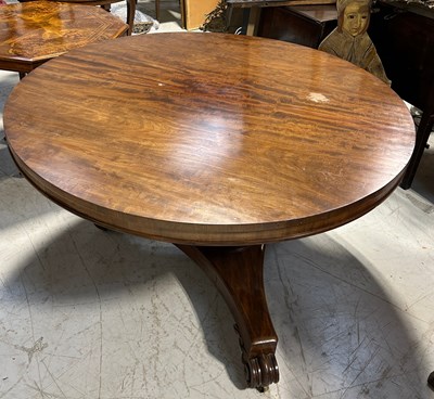 Lot 746 - A VICTORIAN MAHOGANY BREAKFAST TABLE, 

127cm...