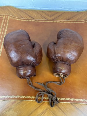 Lot 1250 - VINTAGE STYLE LEATHER BOXING GLOVES