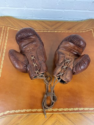 Lot 1250 - VINTAGE STYLE LEATHER BOXING GLOVES
