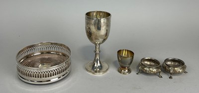 Lot 94 - A SILVER TROPHY CUP ALONG WITH A PAIR OF SALTS,...