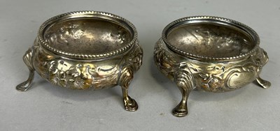 Lot 94 - A SILVER TROPHY CUP ALONG WITH A PAIR OF SALTS,...