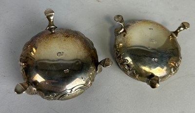 Lot 94 - A SILVER TROPHY CUP ALONG WITH A PAIR OF SALTS,...