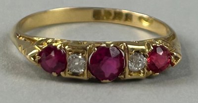 Lot 180 - 18CT GOLD DIAMOND RING 

Weight 2.2g