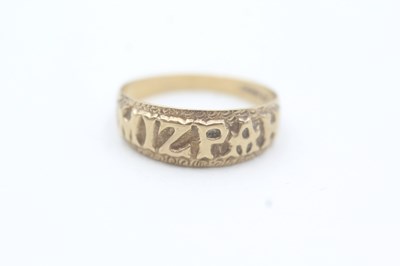 Lot 191 - 9CT GOLD MIZPAH RING 

Weight 2.2g