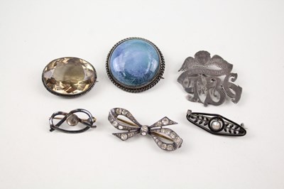 Lot 230 - COLLECTION OF ANTIQUE SCOTTISH SILVER BROOCHES...