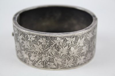 Lot 234 - VICTORIAN STYLE STERLING SILVER BANGLE W/ IVY...