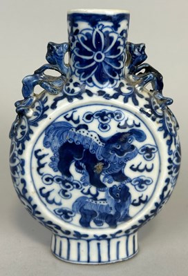 Lot 262 - A CHINESE BLUE AND WHITE MOON FLASK DECORATED...