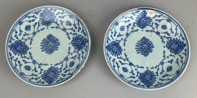 Lot 267 - A PAIR OF CHINESE PLATES, 

19cm D