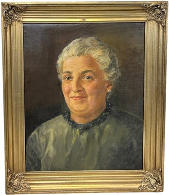 Lot 298 - AN OIL PAINTING ON CANVAS DEPICTING A SMILING...