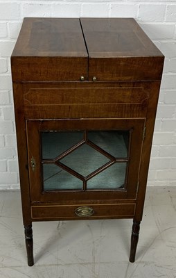 Lot 1086 - A GEORGIAN MAHOGANY NIGHTSTAND