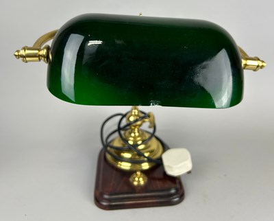 Lot 489 - A MODERN BANKERS LAMP, 

31cm H